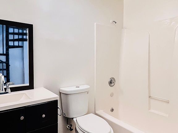 Bathroom with shower/tub combo