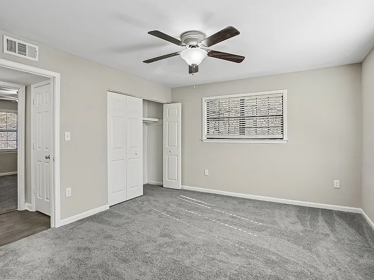 Brentwood Apartments — Photo 29