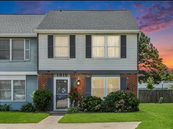 1315 Peabody Dr, Hampton, VA 23666