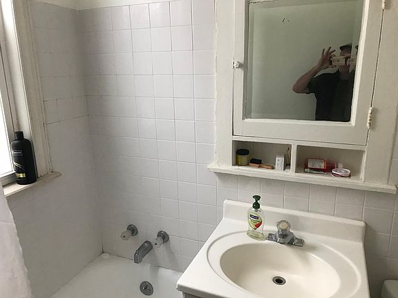4th image of 5903 W Race Ave