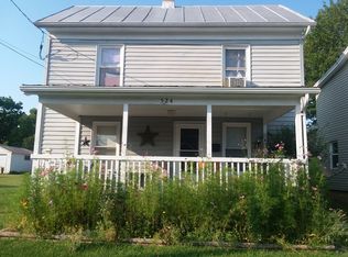 524 W King St, Strasburg, VA 22657