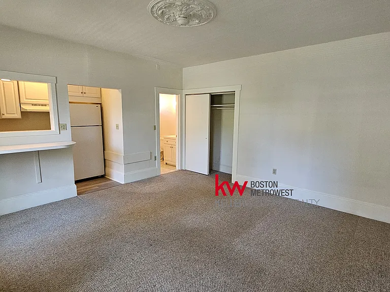 40 E Main St #1F — Photo 2