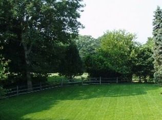 2 Diamon Ct, Southampton, NY 11968