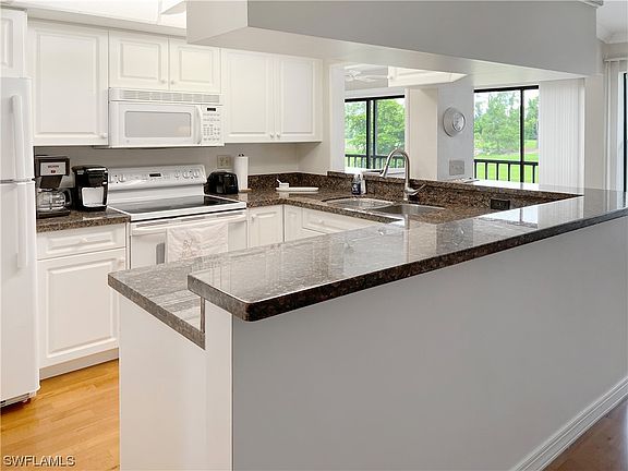 5th image of 5890 Trailwinds Dr APT 523