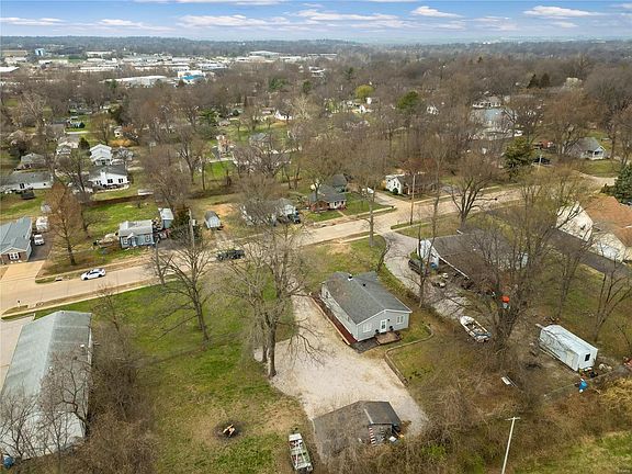 4th image of 142 Reading Ave
