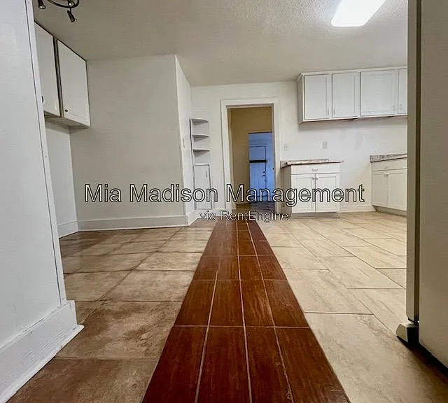 211 W 59th St #A — Photo 12