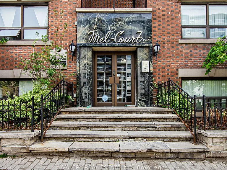 391 Sherbourne St #103 — Photo 2