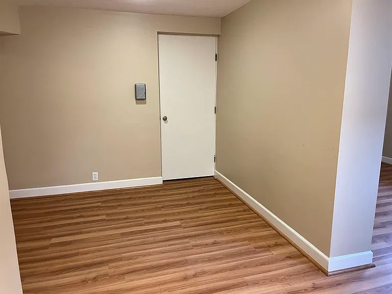 12 Lois Ln #12 — Photo 5