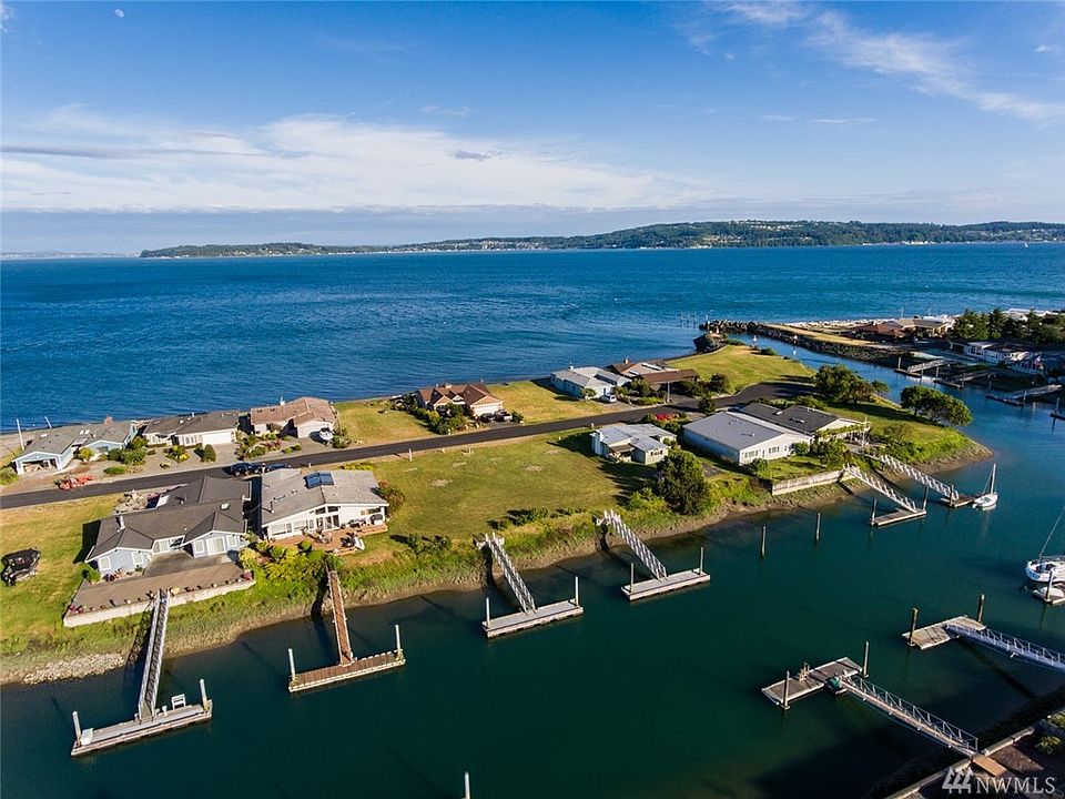 Fabulous Canal Front Building Lot in Mariner's Cove on Whidbey Island! Great water & mountain views w/60' frontage on canal. Newer private dock w/36' float & channel access to Samish Bay for year round moorage & boating. 