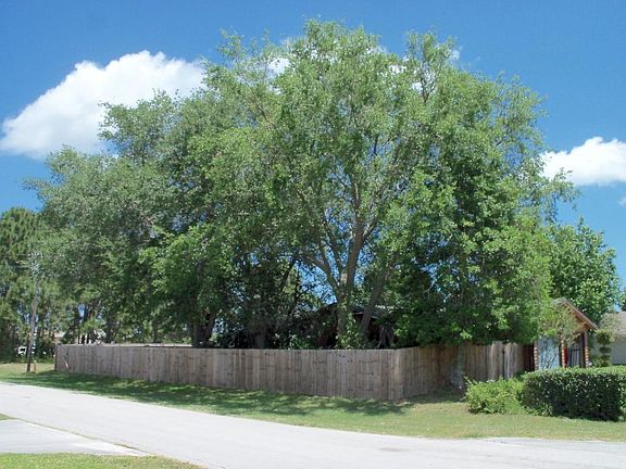 3rd image of 121 SE Juper Av Avenue