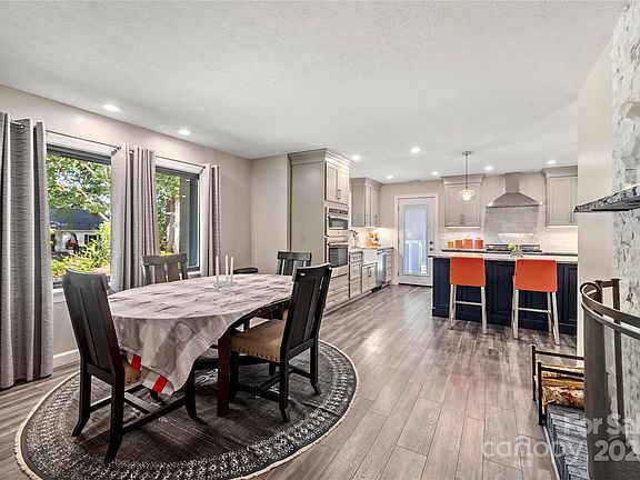 5th image of 1195 Woodmont Dr