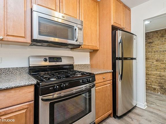 4th image of 4011 N Kenmore Ave APT G4