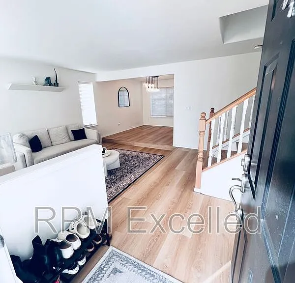 9426 S 242nd St — Photo 2
