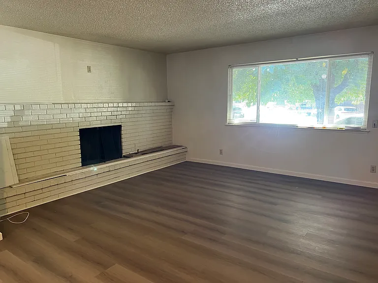 5556 Keoncrest Cir #1 — Photo 4