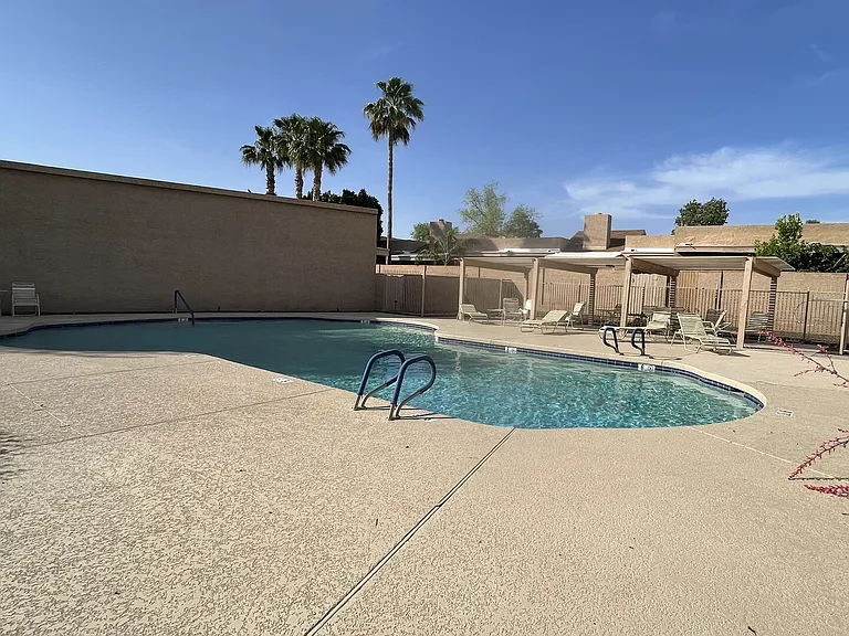 E Winchcomb Dr — Photo 12