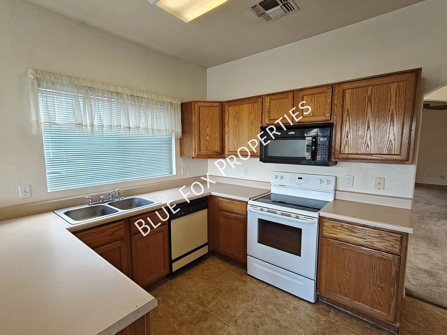 Come see what this home has to offer! Lovely and charming! — Photo 2