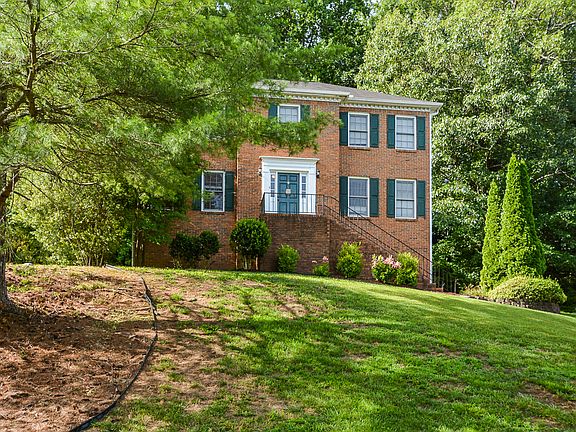 3rd image of 2113 Yorkshire Ct
