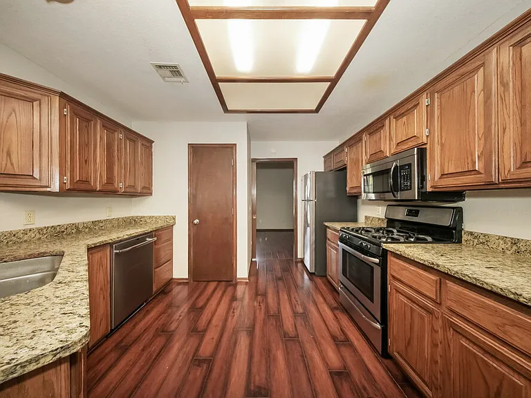 329 Ridge Bluff Dr — Photo 7