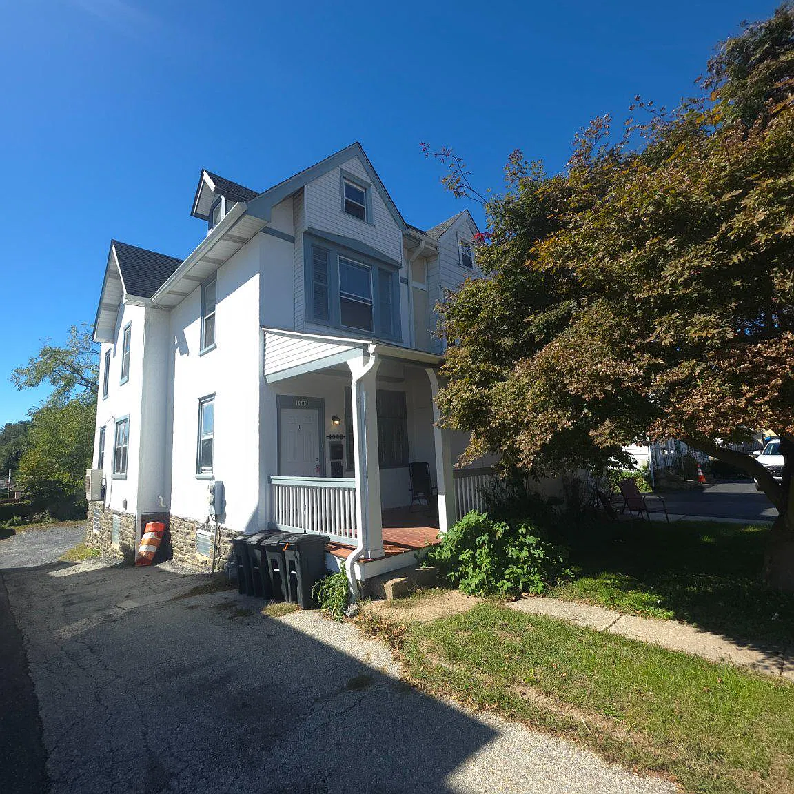 2 bed, 1.5 bath, 1430 sqft, $1,900 — Photo 1
