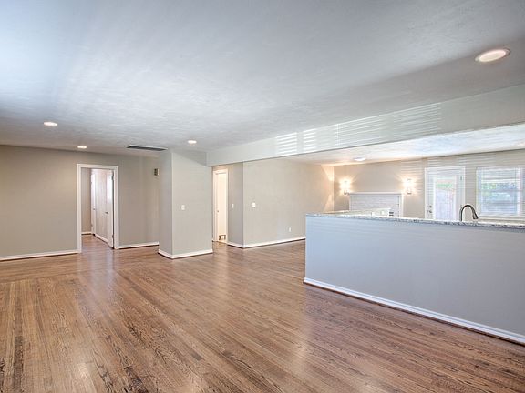 4th image of 2824 Huntleigh Dr