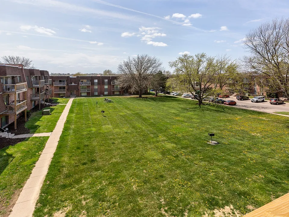 Welcome to The Pines at Q Plaza Apartments, where spacious green landscapes invite relaxation and outdoor enjoyment. Explore our community amenities and find your perfect home today. Contact us for a tour and see why you belong here!