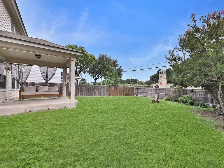 210 Hallie Pass — Photo 34