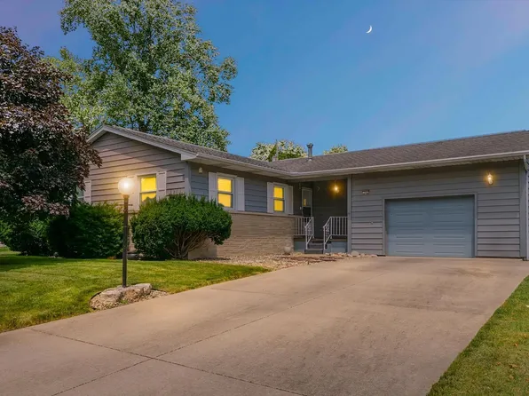 706 Dodson Dr W, Urbana, IL 61802