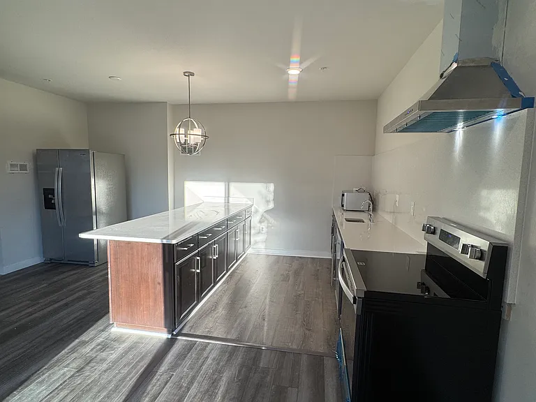 6922 Fountain Park Dr — Photo 3