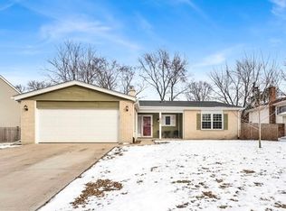 332 S River Rd, Naperville, IL 60540