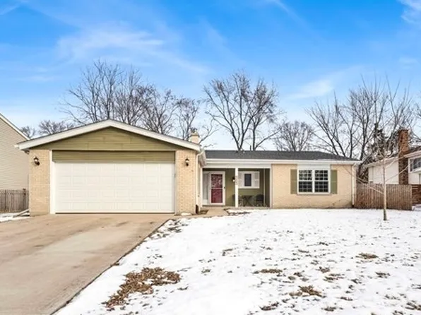 332 S River Rd, Naperville, IL 60540