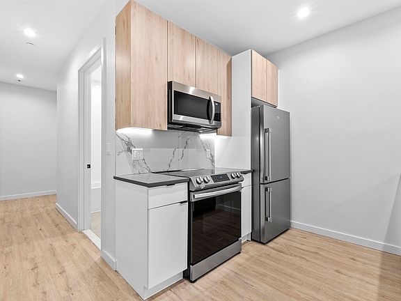 4th image of 410 Whiton St #307