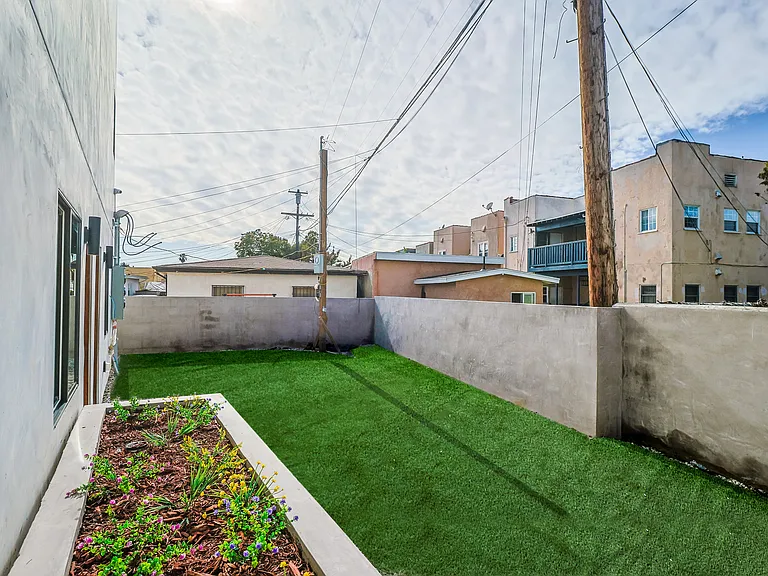 1915 S Palm Grove Ave — Photo 48