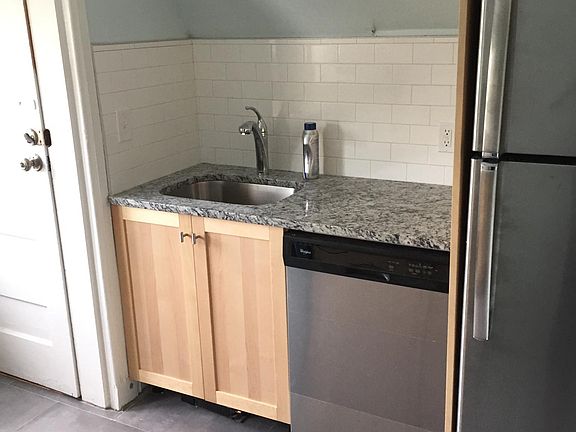 2nd image of 79 Montague Pl