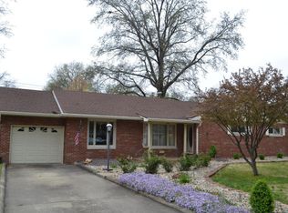 5 Magnolia Dr, Centralia, IL 62801