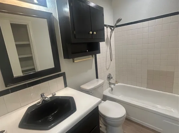 4909 S Utica Ave #D, Tulsa, OK 74105