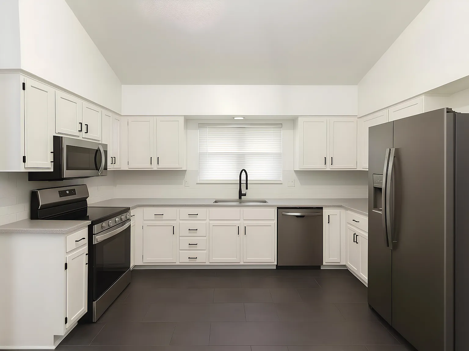 4 bed, 2.5 bath, 1504 sqft, $828 — Photo 2