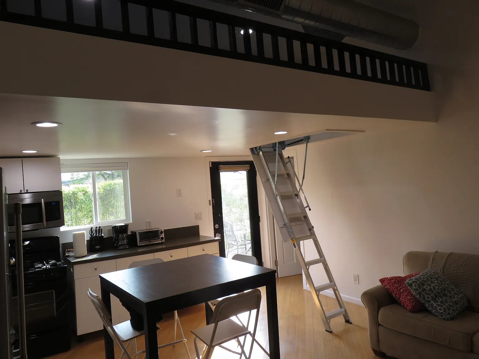 2 bed, 1000 sqft, $3,300 — Photo 4