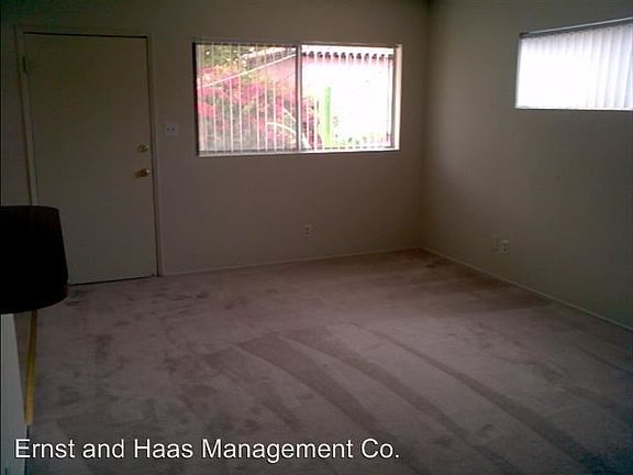 3rd image of 2527 Eucalyptus Ave #01