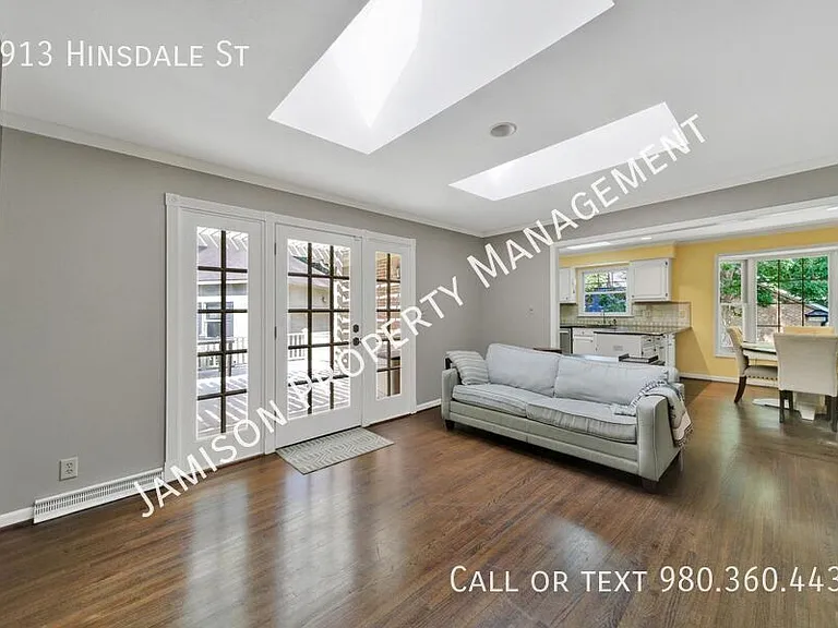 2913 Hinsdale St — Photo 7