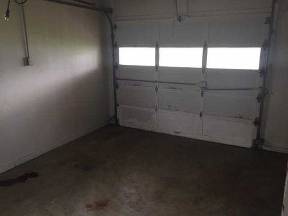 GARAGE INTERIOR
