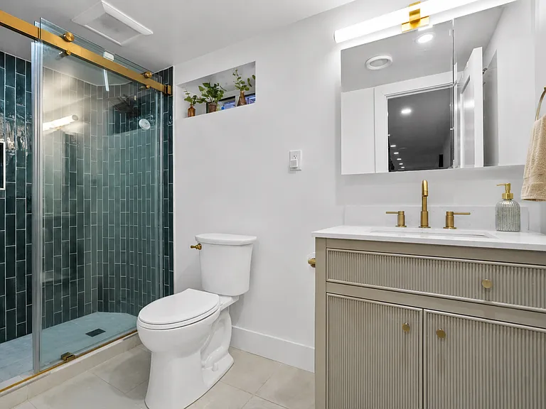 696 Cauldwell Ave #1 — Photo 10