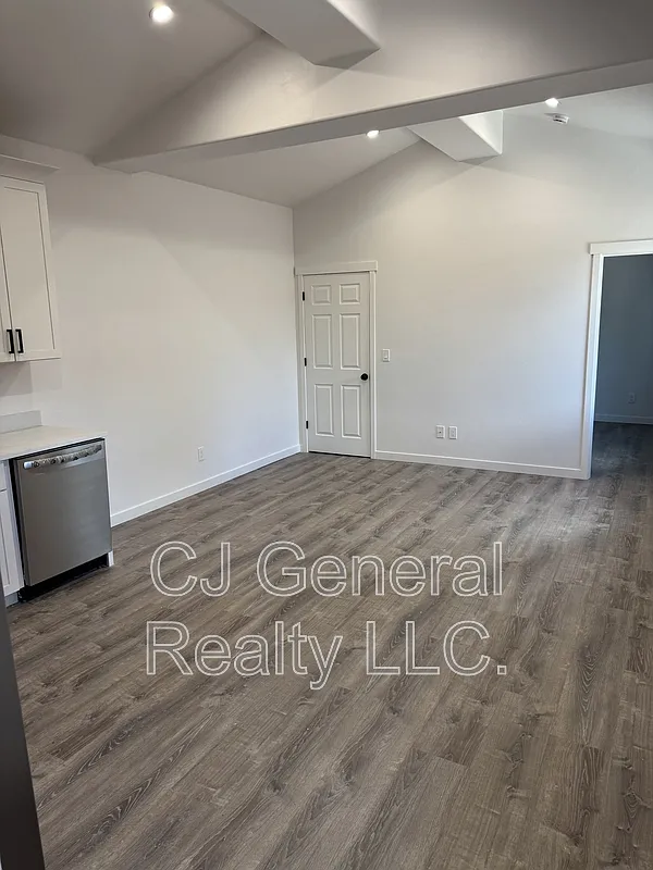2 bed, 1.0 bath, 850 sqft, $3,000 — Photo 4