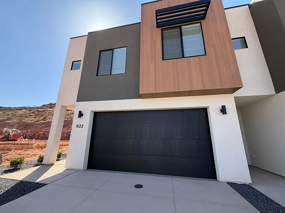 622 E Hemsworth Ln