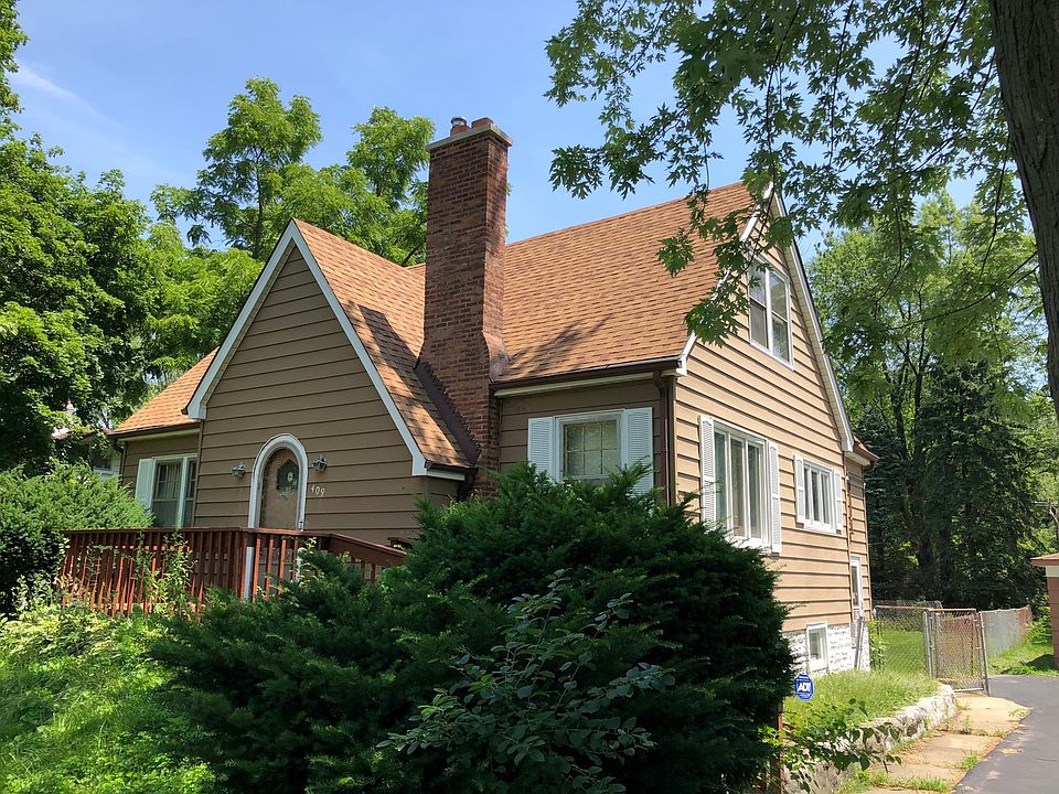 1st image of 409 Blackhawk Dr