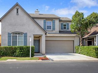 718 W Bordeaux Ln, Clovis, CA