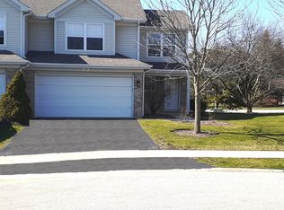 156 Castlewood Ct #156, Roselle, IL 60172