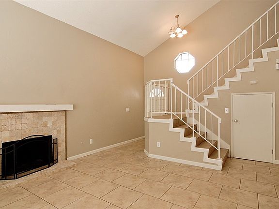 4th image of 24333 Stacey Ave