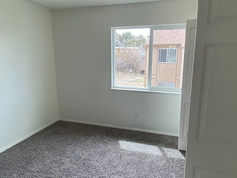 865 Hathaway Dr #D — Photo 10