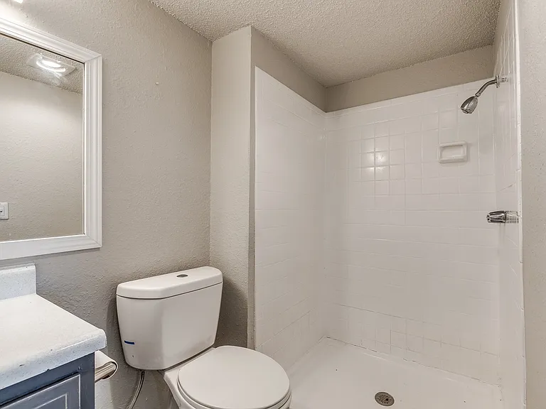 Putnam Green - Bathroom