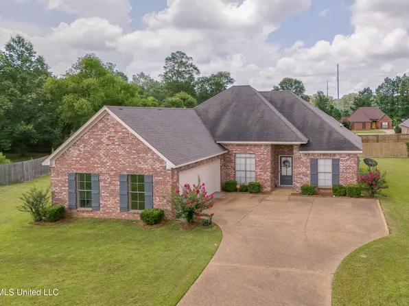 111 Dundee Cv, Clinton, MS 39056
